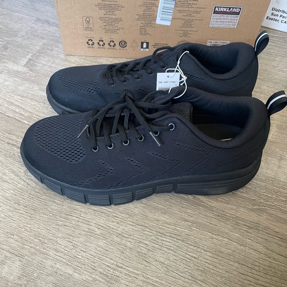 Men’s new shoes size 12